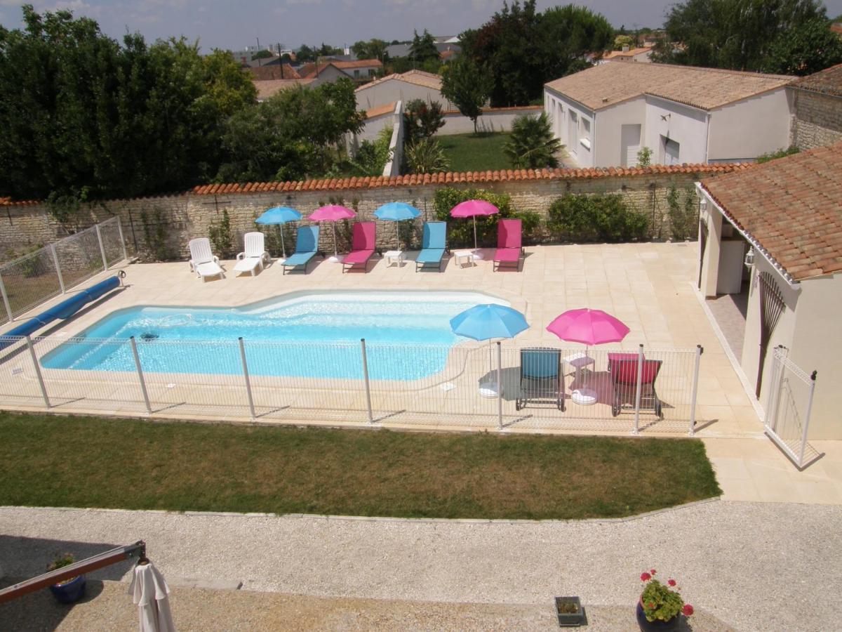 Hotel Le Logis Des Oiseaux Surgères Exterior foto